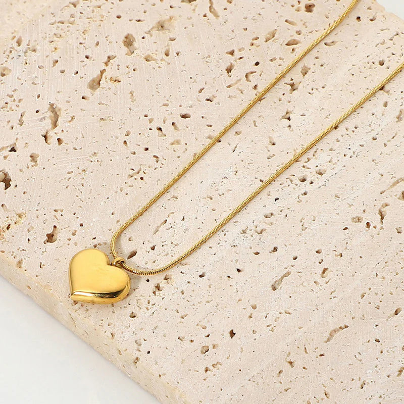 Anti Tarnish Charming Heart Necklace