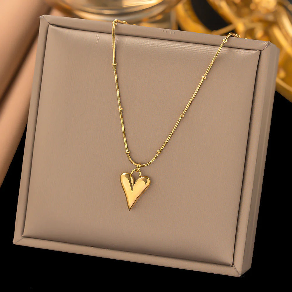 Anti-Tarnish Heart Theme Necklace Set