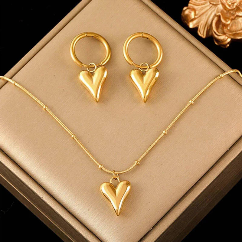 Anti-Tarnish Heart Theme Necklace Set