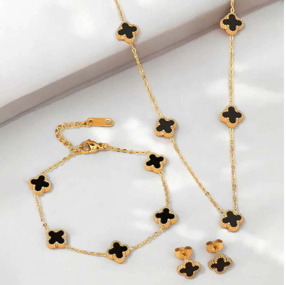 Anti-Tarnish Minimalistic Clover Necklace Set