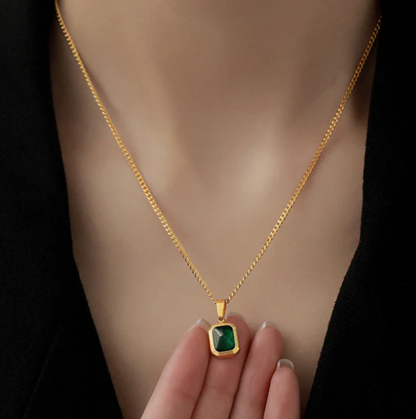 Anti-Tarnish Green Glow Necklace