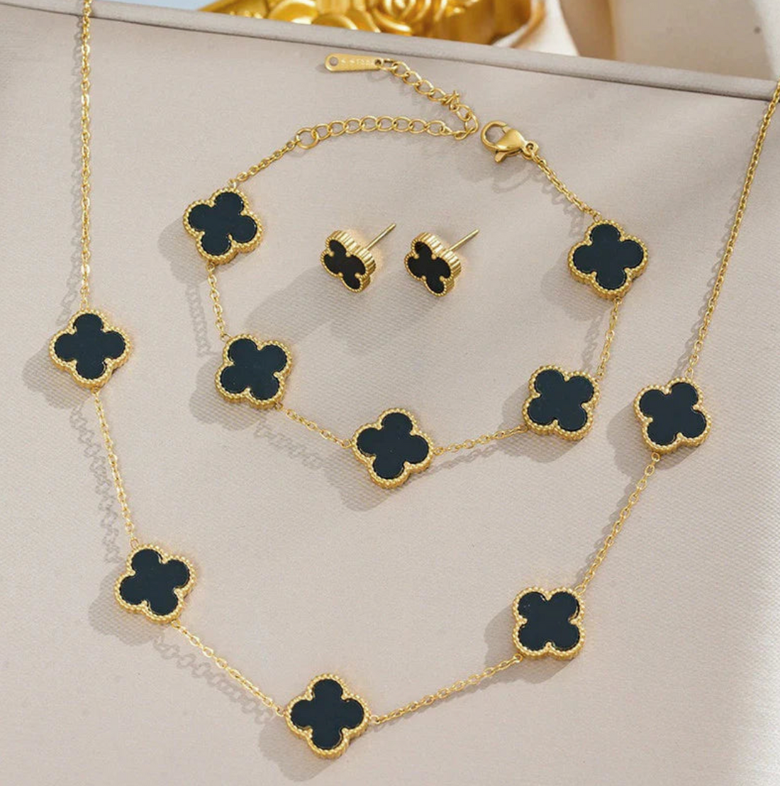 Anti-Tarnish Minimalistic Clover Necklace Set