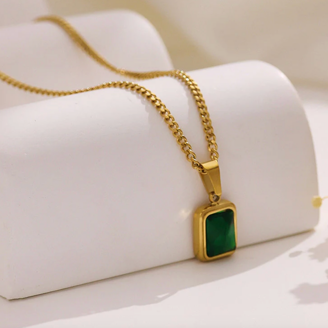 Anti-Tarnish Green Glow Necklace